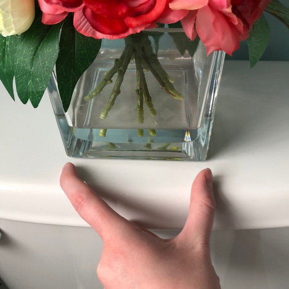 Faux flowers - Picture 5 of 5